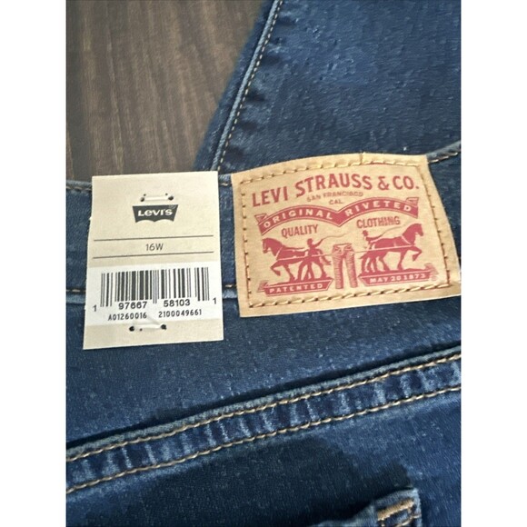 Levi's Women's Trendy Plus Size 311 Shaping Skinny Capri Jeans Blue Denim 16W - Picture 9 of 10